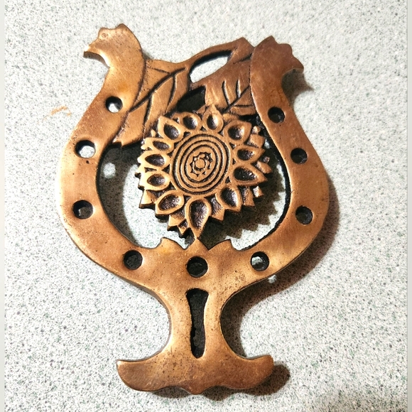 Vintage Brass Sunflower Trivet 5.5x4 Inch Patina Kitchen Hot Dish Footed - Picture 1 of 6